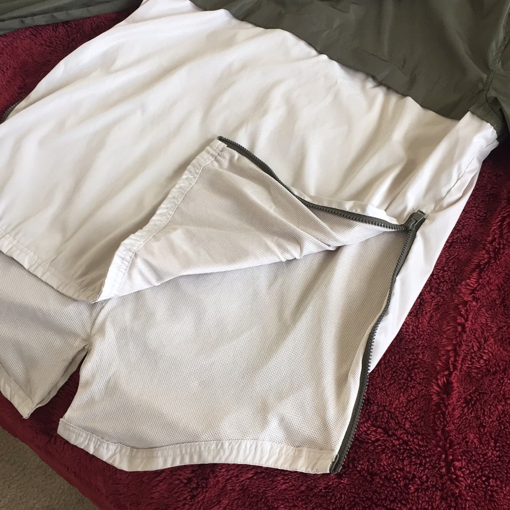 Two-Toned Windbreaker - Picture 4 of 5